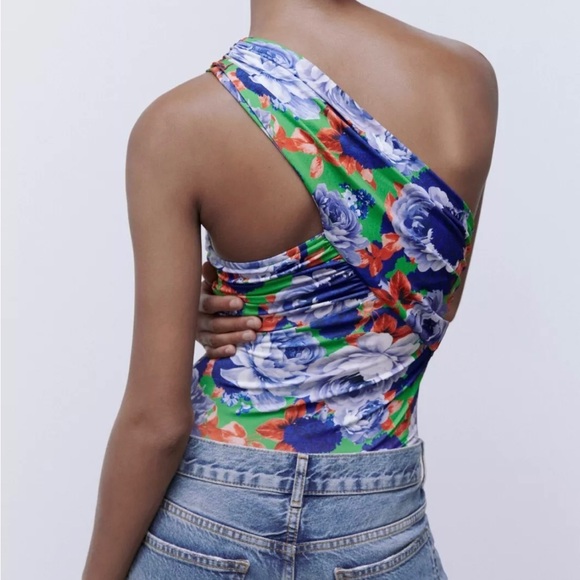 ZARA One Sleeve Blue & Green Floral Asymmetrical Bodysuit Size Small NWT - Picture 4 of 9